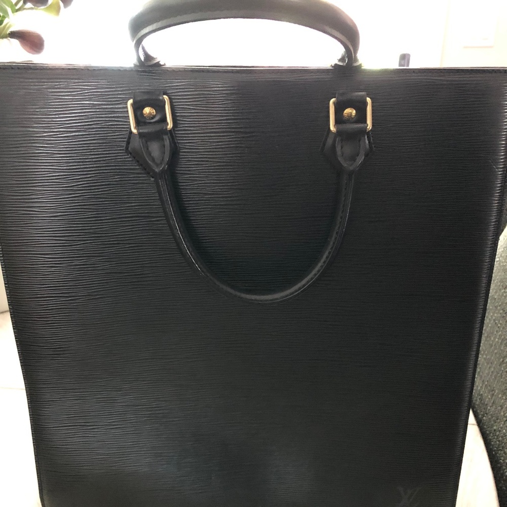 Louis Vuitton epi leather Sac Plat